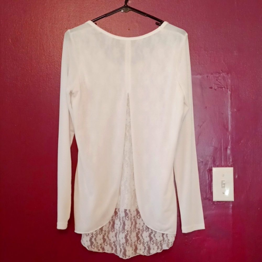Mur Mur🕊Soft White Long Sleeve Top. Back Split Lace Back Scoop Neck WM